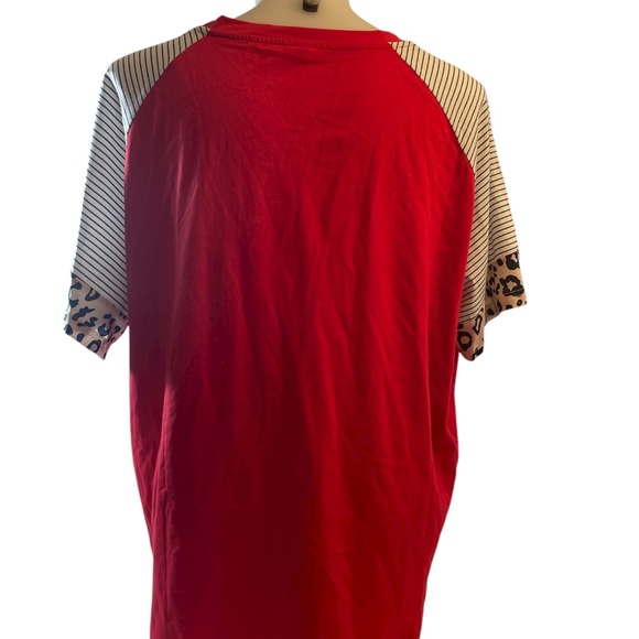 T-Shirt 4X- Red Christmas "Merry & Bright" Colorblock Stripe Leopard Holiday Tee - Picture 3 of 3